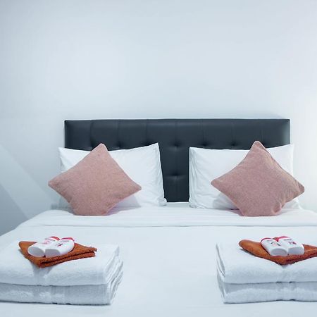 The Cupcake Suites Джакарта Екстериор снимка